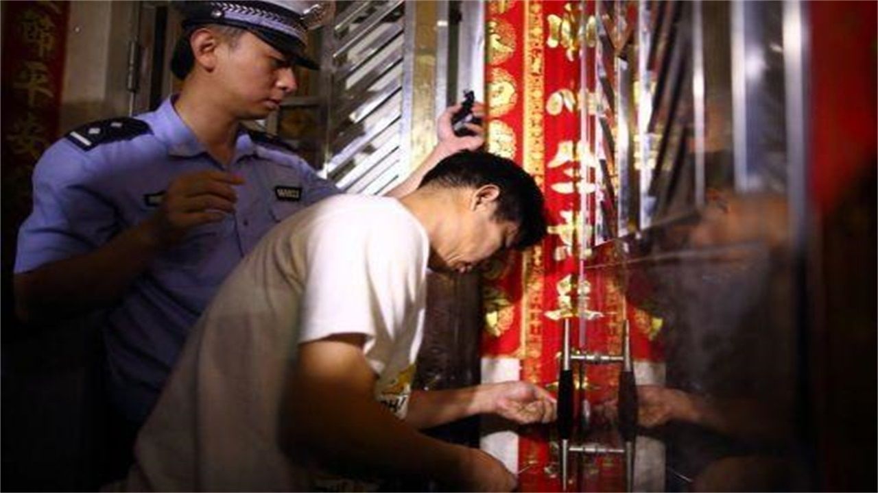 凉山请开锁师傅开了锁后，师傅为什么一般都不进门，就算主人请也不进去？